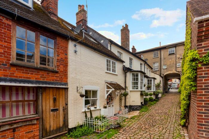 3 Bedroom Cottage To Rent In Alma Place, High Street, Marlborough, SN8