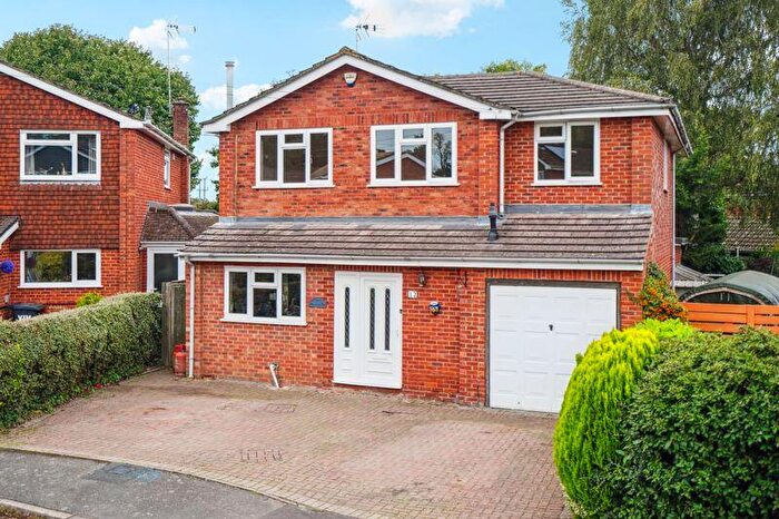 4 Bedroom Detached House For Sale In Bovingdon Heights, Marlow, SL7