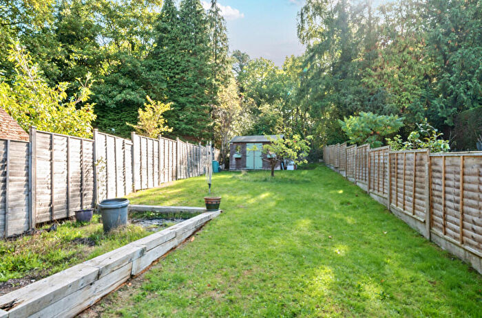 3 Bedroom End Of Terrace House For Sale In London Road, Bagshot, Surrey, GU19