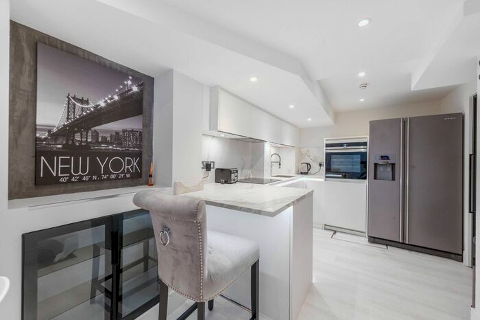 2 Bedroom Flat For Sale In Palace Court, Notting Hill, London, W2