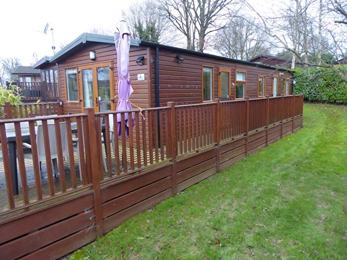 2 Bedroom Mobile/park Home For Sale In Edgeley Park, Farley Green, Guildford, GU5