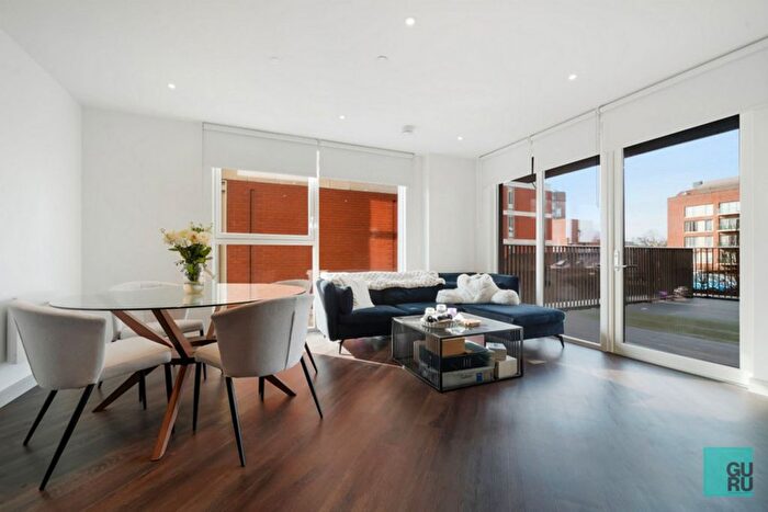 2 Bedroom Flat To Rent In Lavender House, Staines, TW18