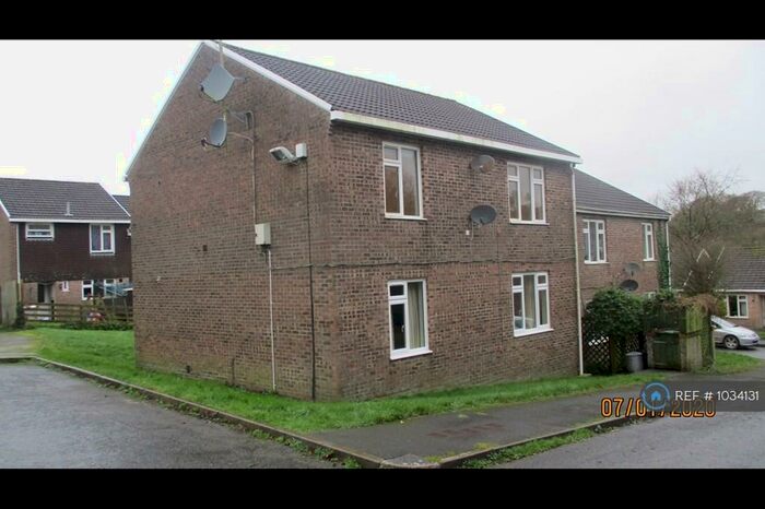 2 Bedroom Flat To Rent In Tredanek Close, Bodmin, PL31