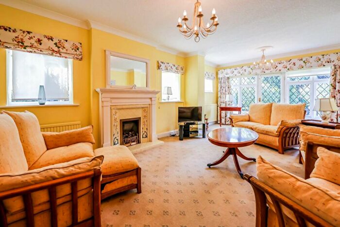 5 Bedroom Detached House For Sale In Hall Park Avenue, Westcliff-On-Sea, SS0