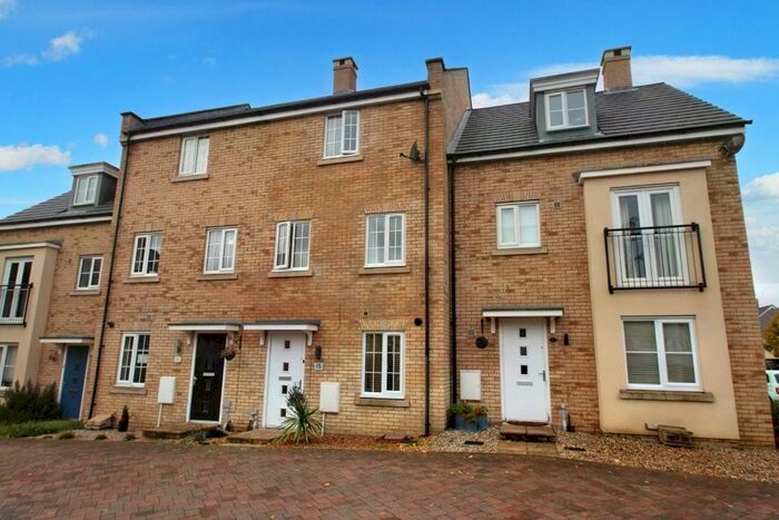 4 Bedroom Town House To Rent In Buttercup Avenue, St. Neots, Cambridgeshire, PE19