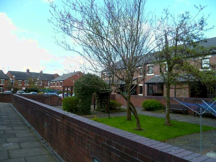 1 Bedroom Flat To Rent In First Floor Flat- Conisburgh Court, CA2