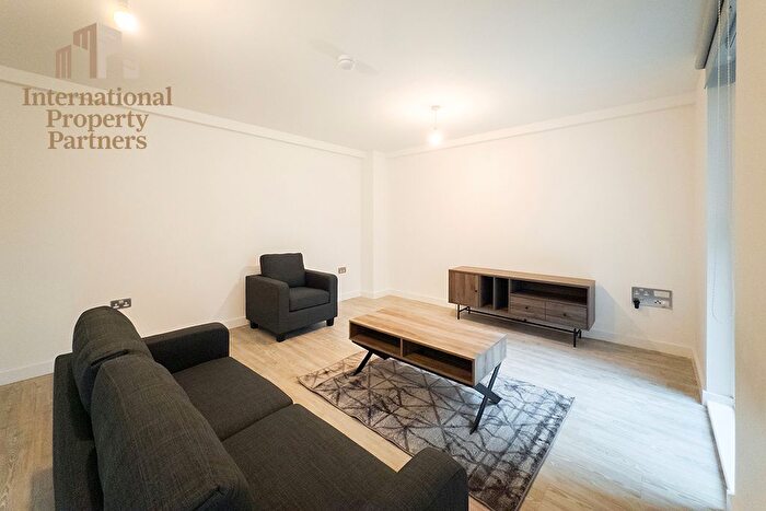 3 Bedroom Flat To Rent In Middlewood Plaza, Craven Street, Salford, M5
