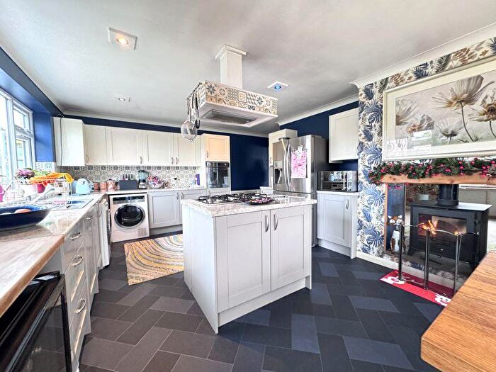 4 Bedroom Bungalow For Sale In Sandford Road, Wareham, BH20