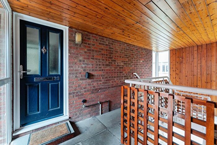 2 Bedroom Flat For Sale In Ashbury Close, Cambridge, Cambridgeshire, CB1