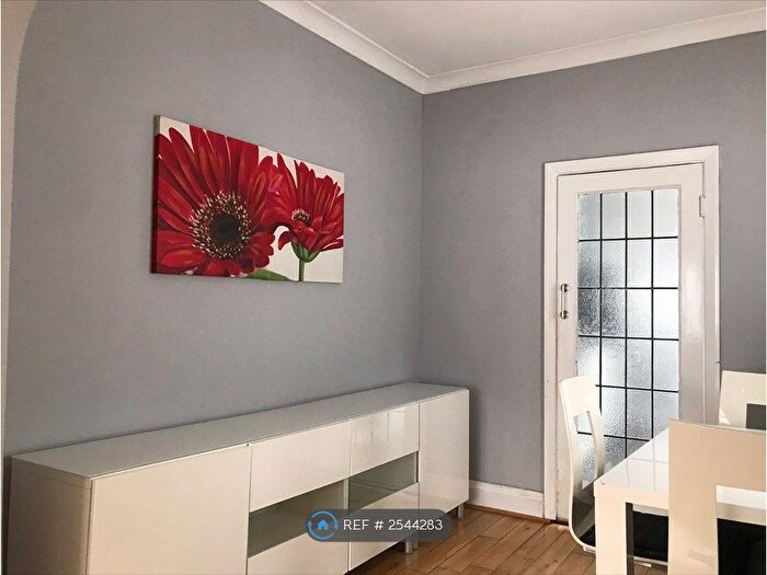 2 Bedroom Bungalow To Rent In Kenilworth Road, Edgware, HA8