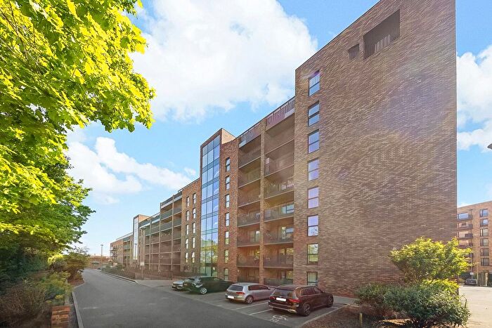 3 Bedroom Flat To Rent In Purbeck Gardens, Sydenham, London, SE26