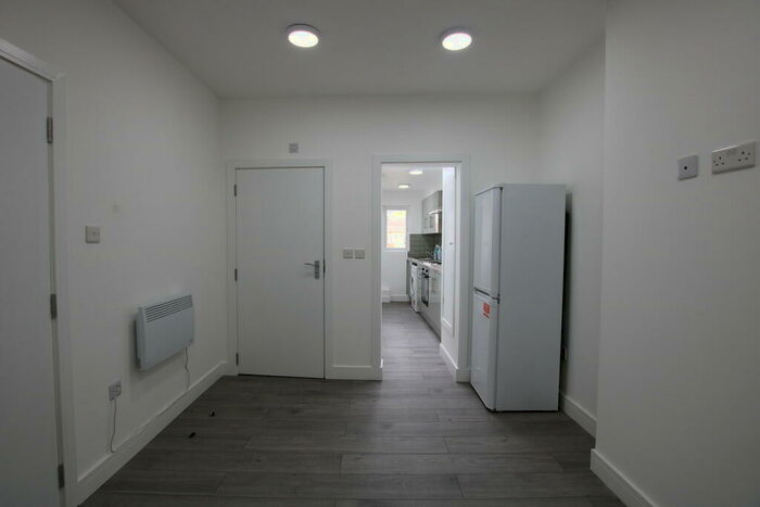 1 Bedroom Flat To Rent In High Road, Willesden, London, NW10