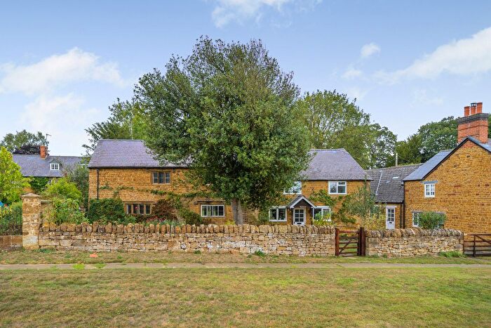 4 Bedroom Detached House For Sale In The Green Warmington Banbury, Oxfordshire, OX17