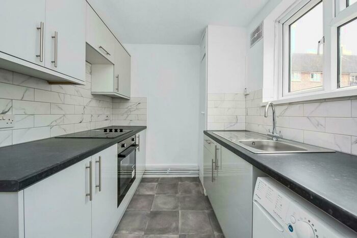 2 Bedroom Apartment To Rent In Central Hill, Upper Norwood, London, SE19