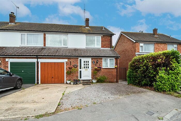 3 Bedroom Semi-Detached House For Sale In Meadow Rise, Blackmore, Ingatestone, CM4