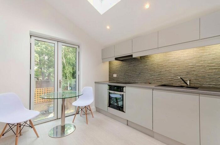 1 Bedroom Maisonette To Rent In Apsley Road, South Norwood, London, SE25