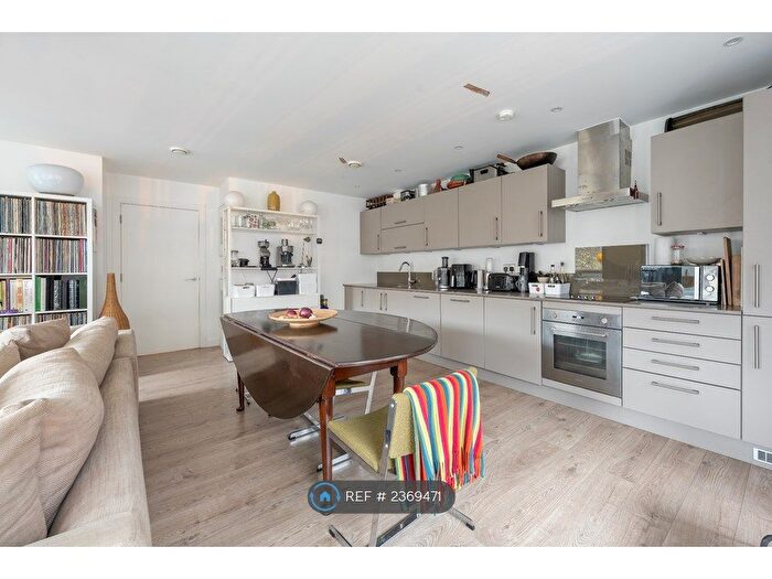 3 Bedroom Flat To Rent In Grove House, London, E9