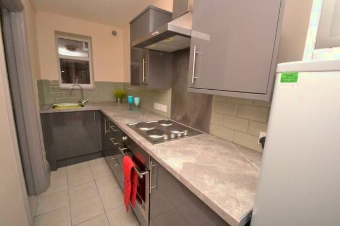 2 Bedroom Apartment To Rent In Exeter Road, Forest Fields, Nottingham, NG7