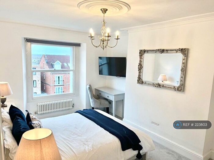 2 Bedroom Flat To Rent In Redland, Bristol, BS6