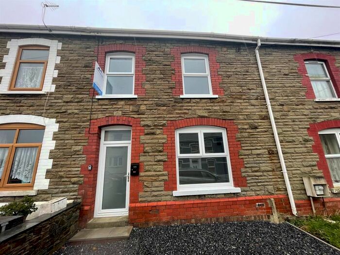 4 Bedroom Terraced House To Rent In Ceidrim Road, Glanamman, Ammanford SA18