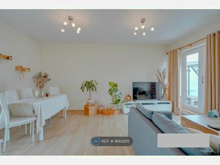 2 Bedroom Flat To Rent In Chieftain Way, Cambridge, CB4