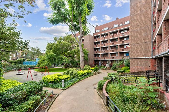 2 Bedroom Apartment For Sale In Killick Street, London, N1