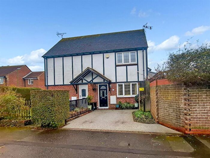 1 Bedroom Semi Detached House For Sale In Fastnet Way, Littlehampton, BN17