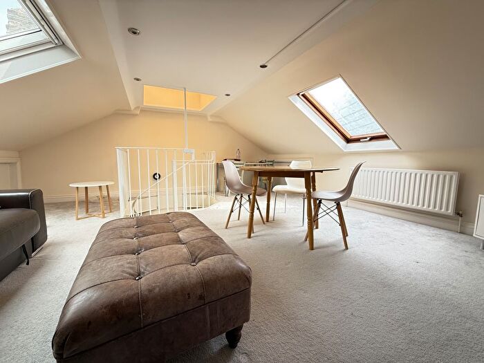 2 Bedroom Flat To Rent In Batoum Gardens, London, W6