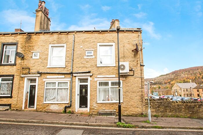 3 Bedroom Terraced House For Sale In New Road, Halifax, HX1