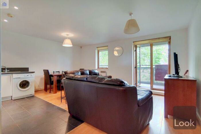 1 Bedroom Apartment To Rent In Tay Court, Meath Crescent, Bethnal Green, E2