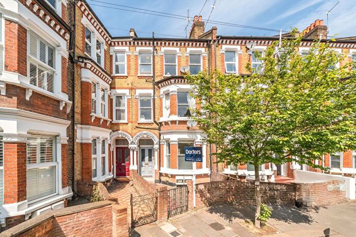 2 Bedroom Flat For Sale In Kenwyn Road, Clapham, SW4