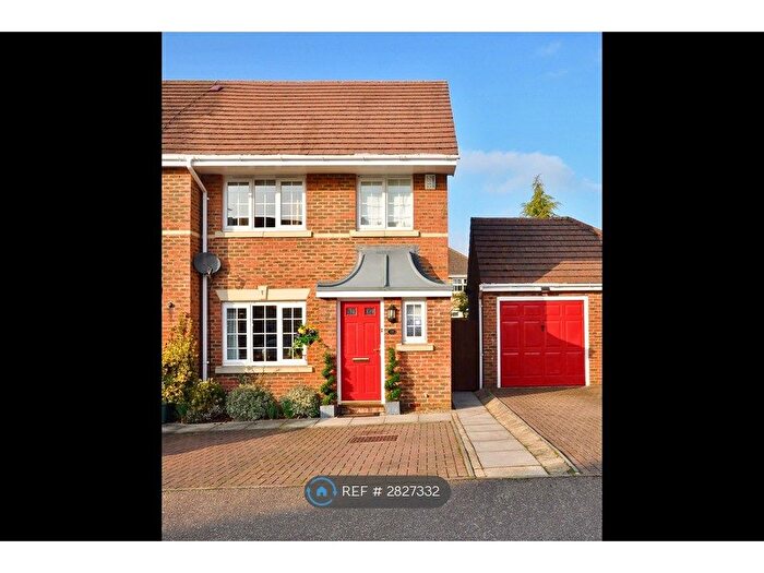 3 Bedroom End Terrace House To Rent In Puddingstone Drive, St. Albans, AL4