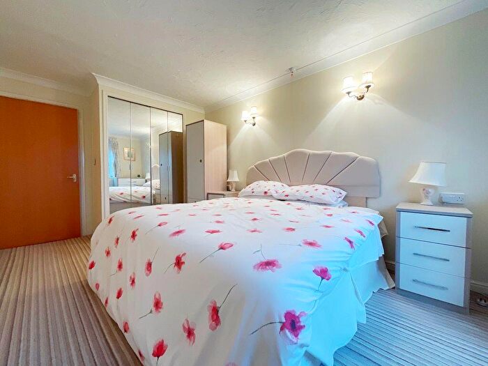 2 Bedroom Flat For Sale In Chase Close, Birkdale, Southport, PR8