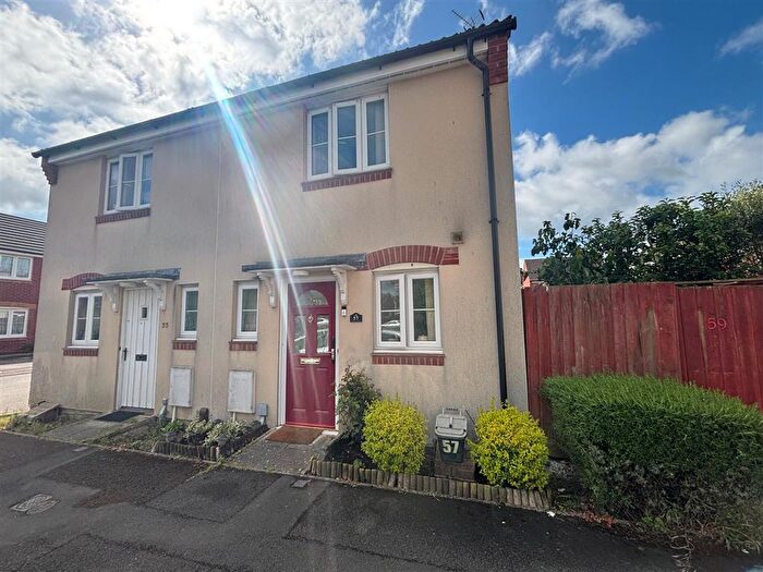 2 Bedroom House To Rent In Horsham Road, Swindon, SN3