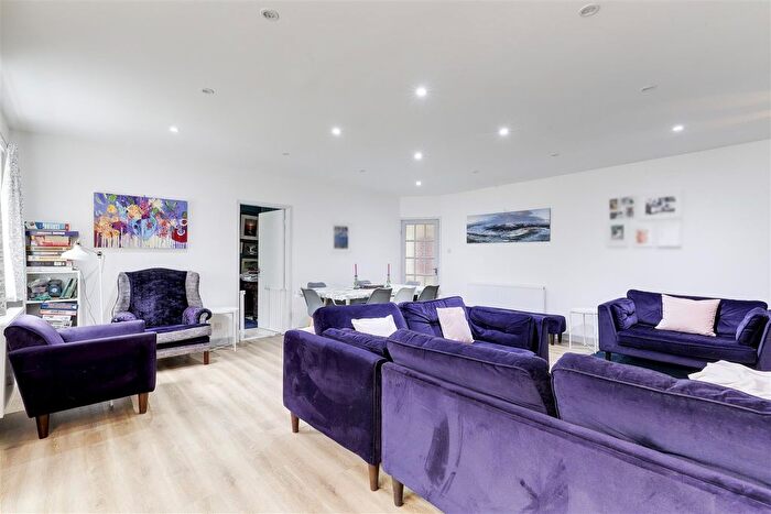 3 Bedroom Detached Bungalow For Sale In Weaverthorpe Road, Woodthorpe, Nottinghamshire, NG5
