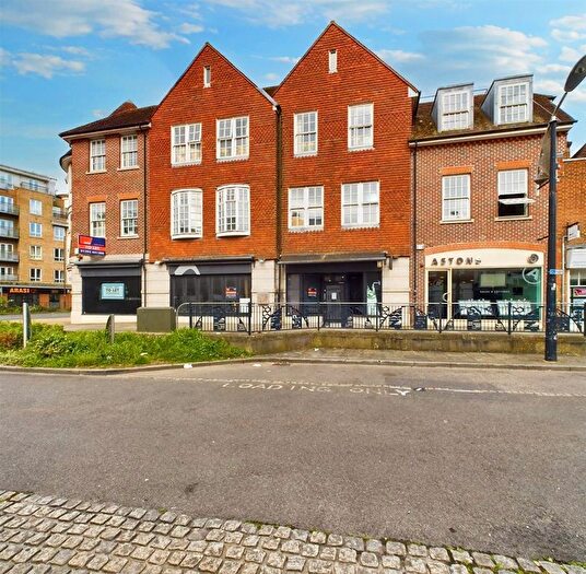 1 Bedroom Flat To Rent In High Street, Crawley, RH10