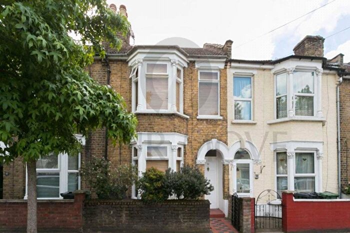 2 Bedroom Detached House To Rent In Lynmouth Road, Walthamstow, E17