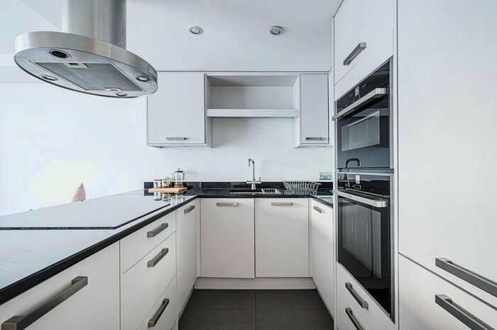 2 Bedroom Flat For Sale In Mile End Road, Whitechapel, London, E1