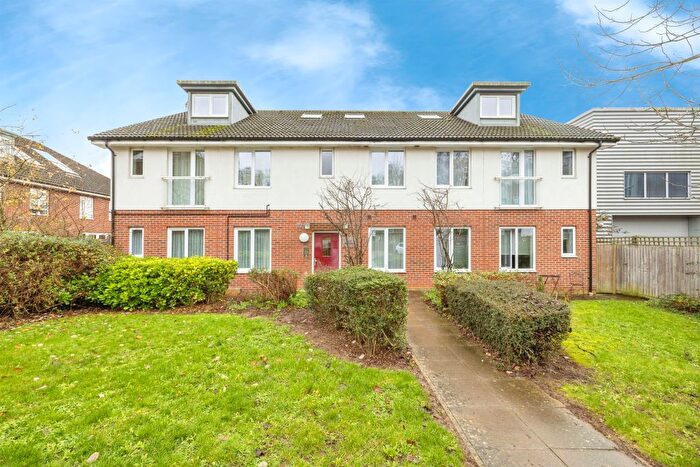 2 Bedroom Flat For Sale In Queen Marys Avenue, Watford, WD18