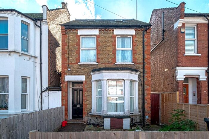 Apartment To Rent In The Limes Avenue, New Southgate, London, N11