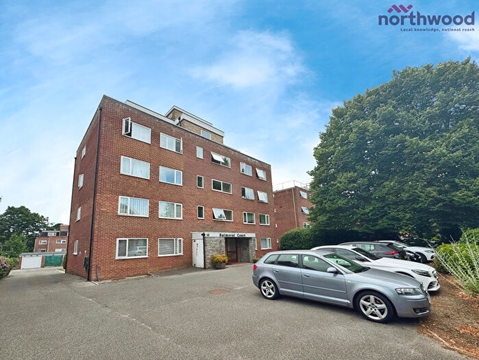 2 Bedroom Flat To Rent In Balmoral Court, Winn Road, SO17