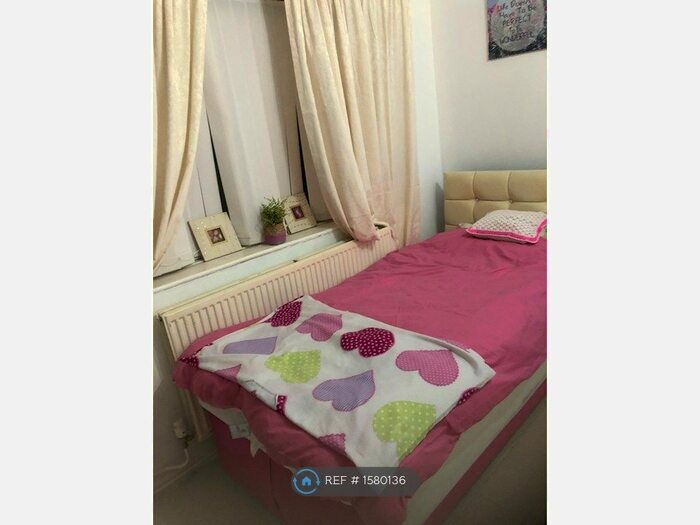 4 Bedroom Semi-Detached House To Rent In Paulden Drive, Manchester, M35