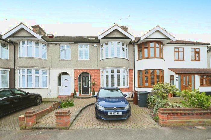 4 Bedroom Terraced House To Rent In Stratton Drive, IG11