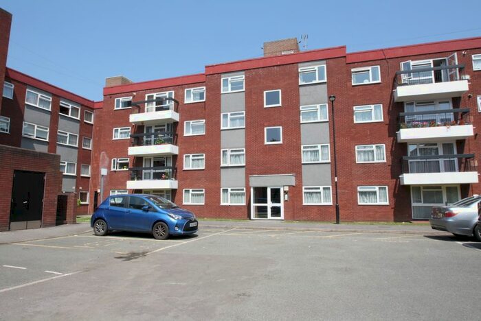 2 Bedroom Flat To Rent In Grange Gardens, Southgate, N14