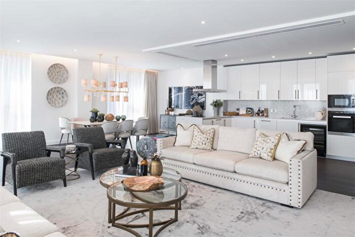 3 Bedroom Flat To Rent In The Residence, Charles Clowes Walk, Nine Elms, London, SW11