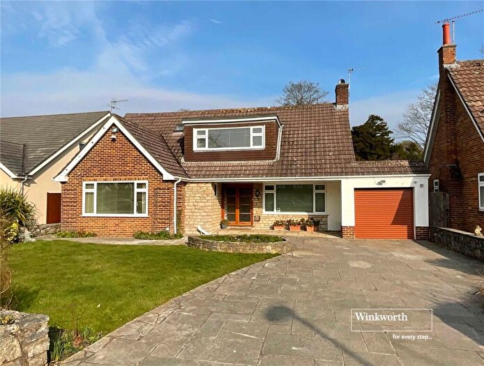4 Bedroom Bungalow To Rent In Rothesay Drive, Highcliffe, Christchurch, Dorset, BH23