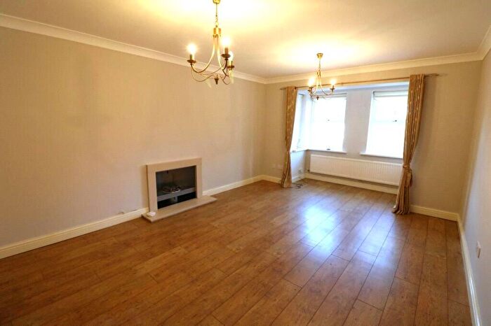 2 Bedroom Apartment To Rent In High Road, London, N3