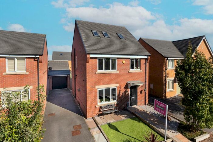 4 Bedroom Detached House To Rent In Jennie Blackamore Way, Crossgates, Leeds, LS15