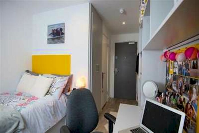 Flat To Rent In Riverside Way, Winchester, SO23