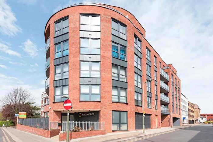 2 Bedroom Flat For Sale In Nether Street, London, N3